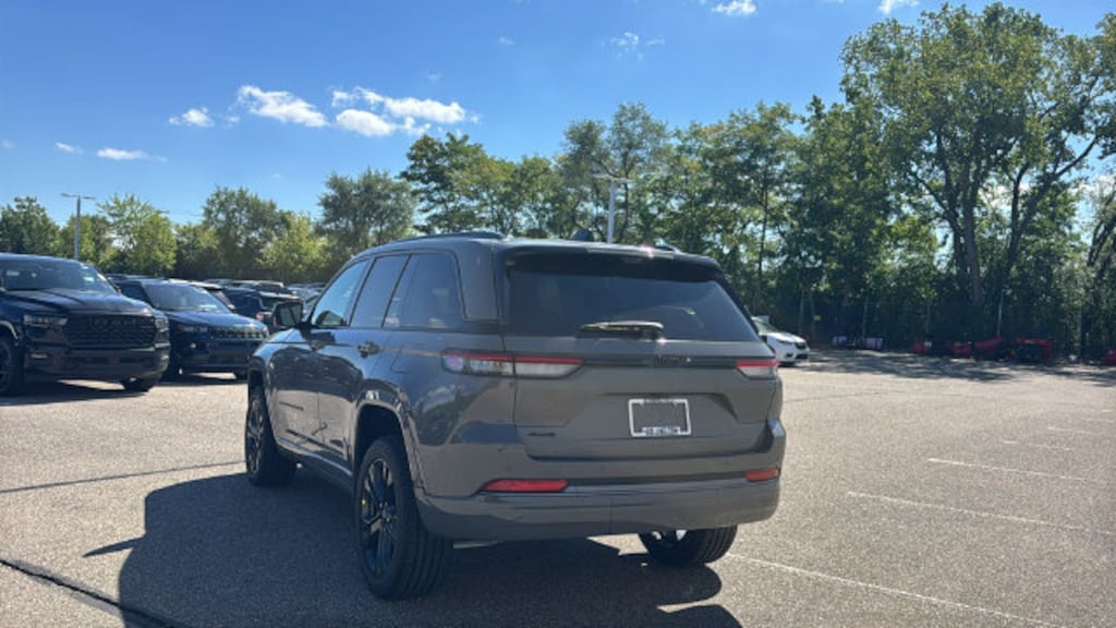 New 2027 Jeep Grand Cherokee 2 Row LIMITED 4X4 Sport Utility