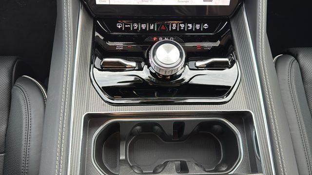 2025 Jeep Grand Wagoneer Series II - Photo 27
