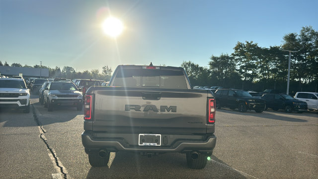 New 2027 Ram 1500 BIG HORN CREW CAB 4X4 5'7 BOX Pickup
