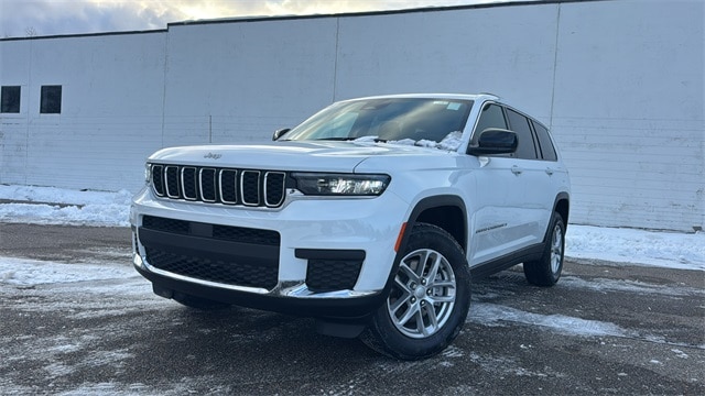 2025 Jeep Grand Cherokee L Laredo's photo