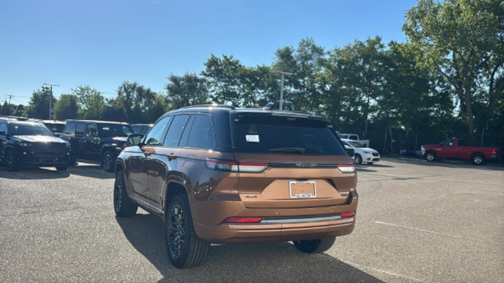 New 2027 Jeep Grand Cherokee SUMMIT 4X4 Sport Utility