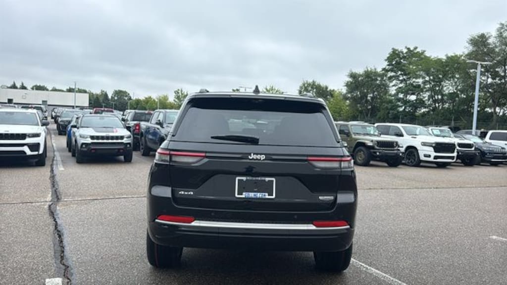 New 2027 Jeep Grand Cherokee SUMMIT 4X4 Sport Utility