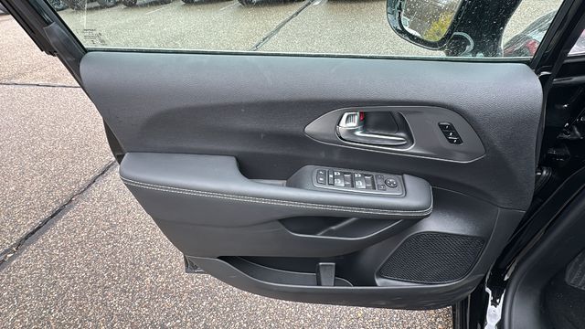 2026 Chrysler Pacifica Select - Photo 10