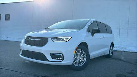 2026 Chrysler Pacifica SELECT Passenger Van