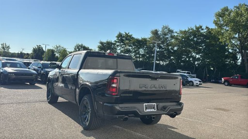New 2026 Ram 1500 BIG HORN CREW CAB 4X4 5'7 BOX Pickup