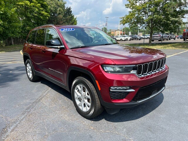 2023 Jeep Grand Cherokee Limited photo 2