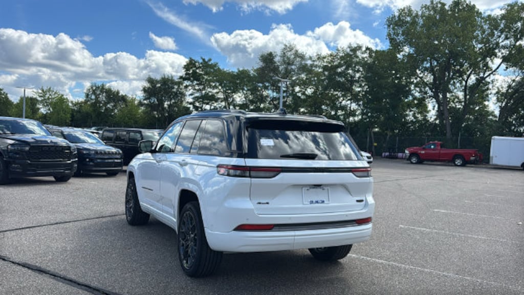 New 2027 Jeep Grand Cherokee 2 Row SUMMIT 4X4 Sport Utility