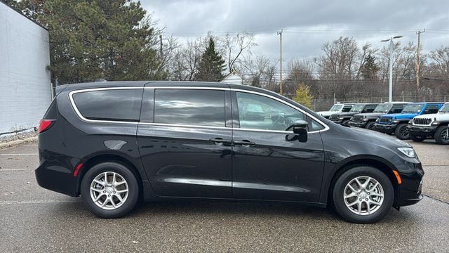 2026 Chrysler Pacifica Select - Photo 6