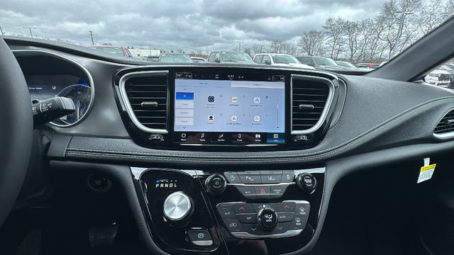 2026 Chrysler Pacifica Select - Photo 24