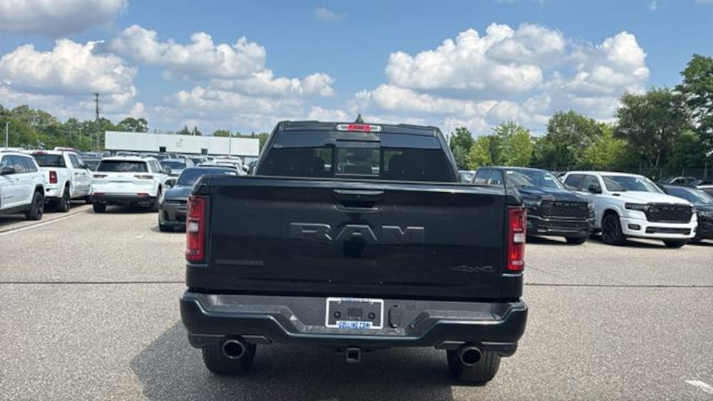 New 2026 Ram 1500 BIG HORN CREW CAB 4X4 5'7 BOX Pickup