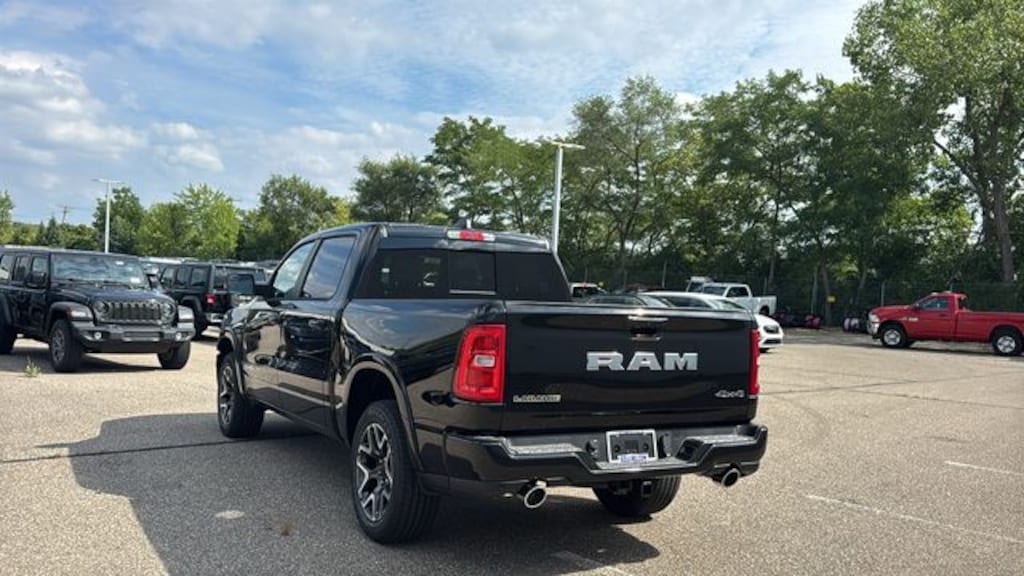 New 2027 Ram 1500 LARAMIE CREW CAB 4X4 5'7 BOX Pickup