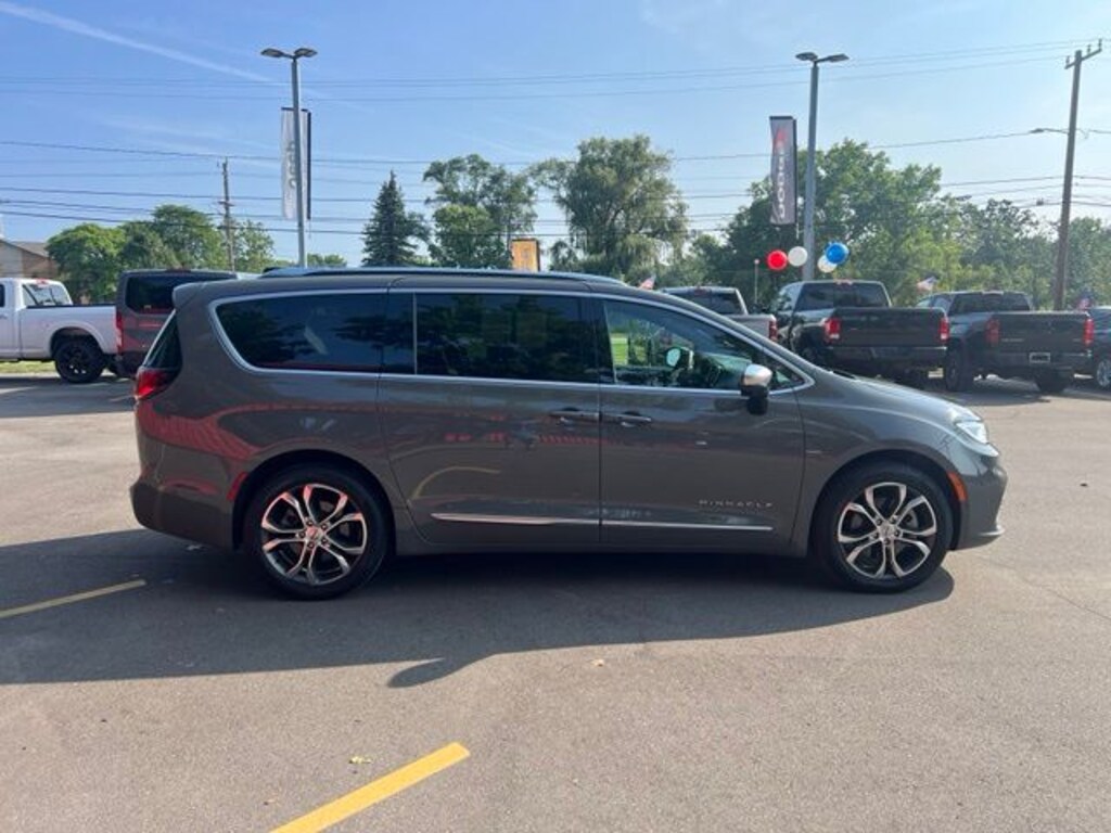 Certified 2025 Chrysler Pacifica Pinnacle Minivan/Van