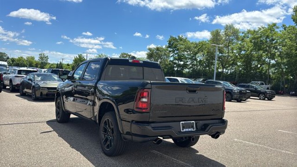 New 2026 Ram 1500 LARAMIE CREW CAB 4X4 5'7 BOX Pickup