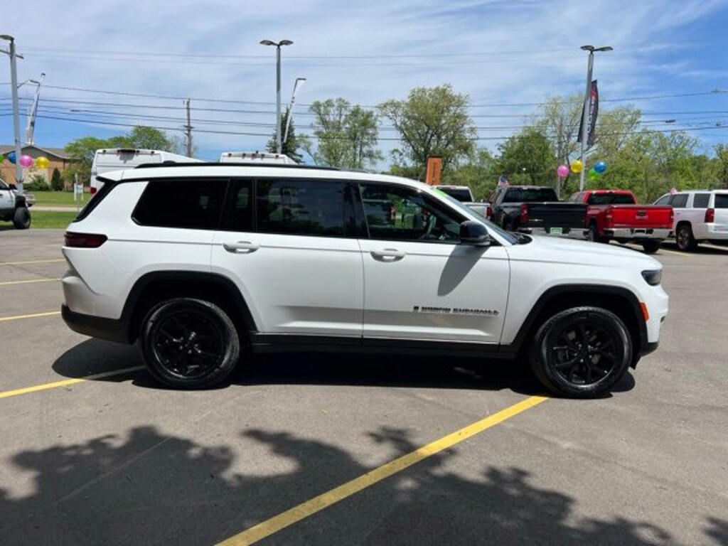 Used 2024 Jeep Grand Cherokee L Altitude SUV