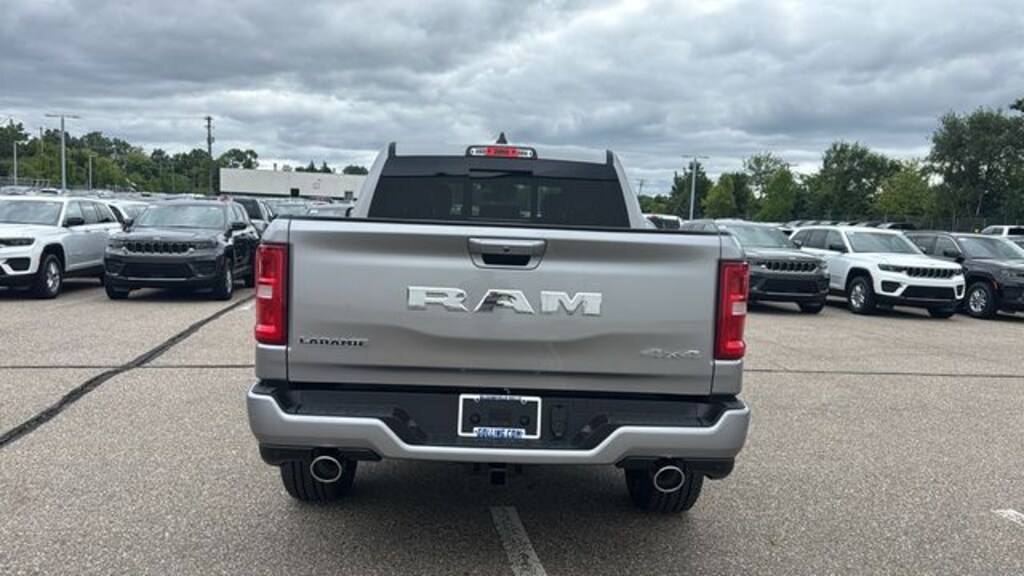 New 2026 Ram 1500 LARAMIE CREW CAB 4X4 5'7 BOX Pickup