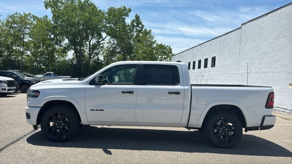 New 2026 Ram 1500 LARAMIE CREW CAB 4X4 5'7 BOX Pickup