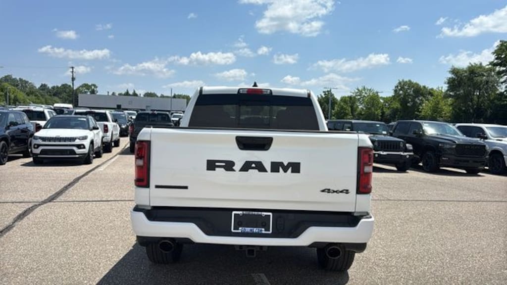 New 2026 Ram 1500 BIG HORN CREW CAB 4X4 5'7 BOX Pickup