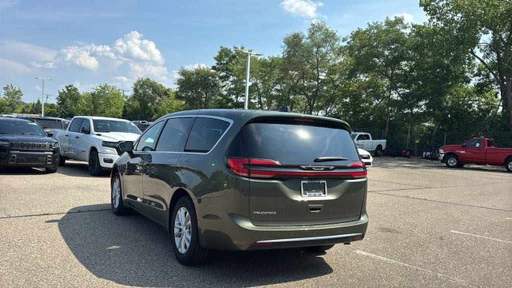 New 2027 Chrysler Pacifica SELECT Passenger Van