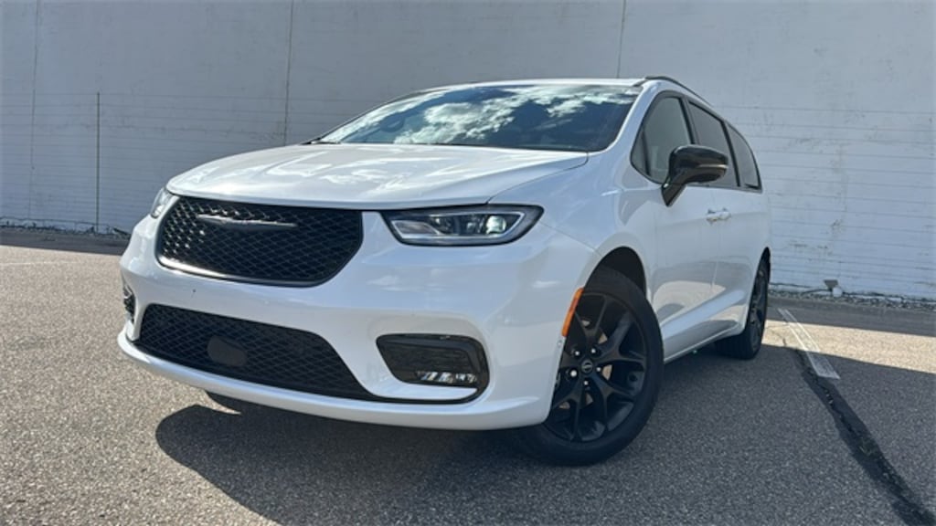 New 2026 Chrysler Pacifica Limited Passenger Van