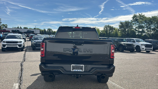 New 2027 Ram 1500 BIG HORN CREW CAB 4X4 5'7 BOX Pickup