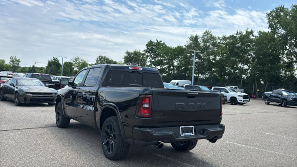 New 2026 Ram 1500 LARAMIE CREW CAB 4X4 5'7 BOX Pickup