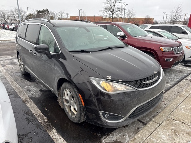 2018 Chrysler Pacifica Touring L Plus's photo