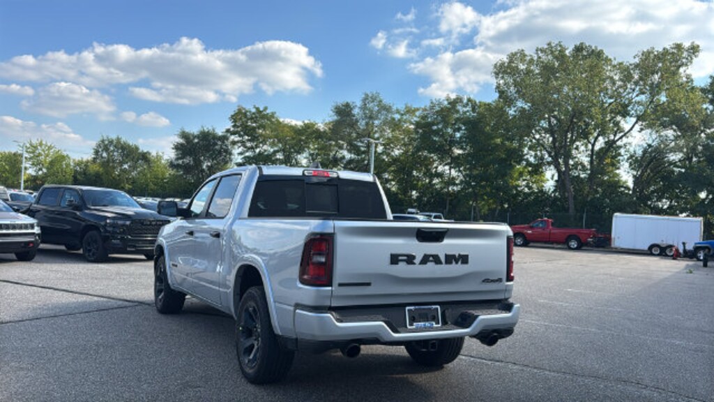 New 2027 Ram 1500 BIG HORN CREW CAB 4X4 5'7 BOX Pickup