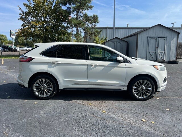 2021 Ford Edge Titanium photo 3