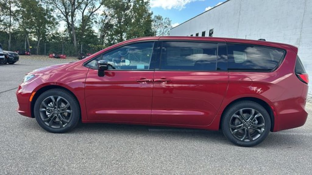 New 2026 Chrysler Pacifica SELECT Passenger Van