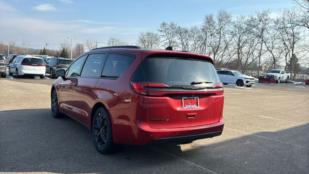 New 2026 Chrysler Pacifica SELECT Passenger Van