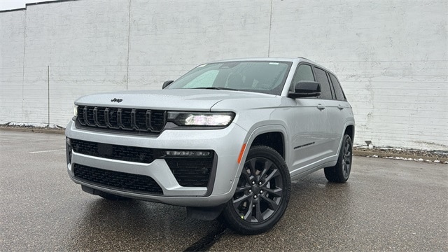 2026 Jeep Grand Cherokee Limited Reserve's photo