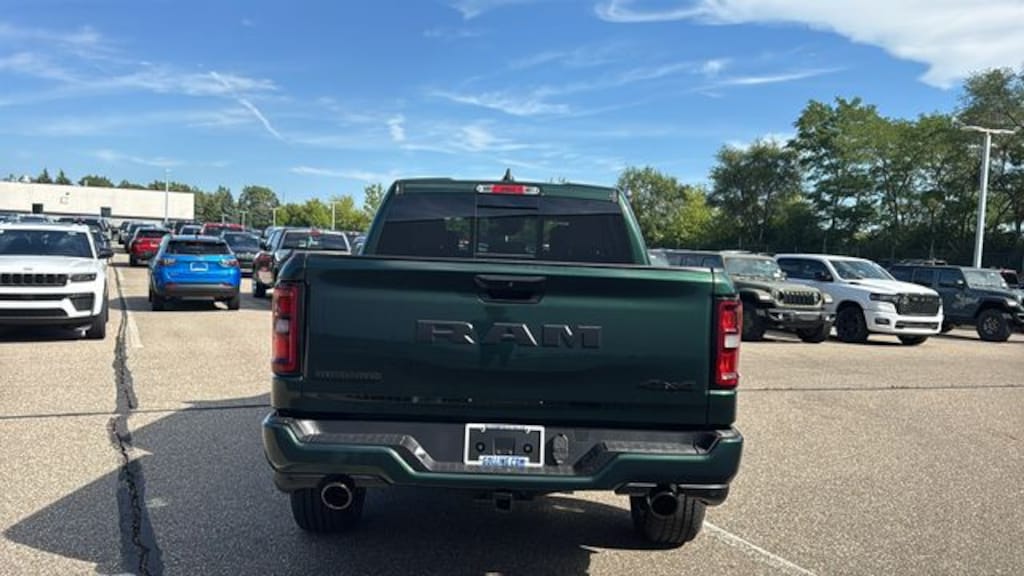 New 2027 Ram 1500 BIG HORN CREW CAB 4X4 5'7 BOX Pickup