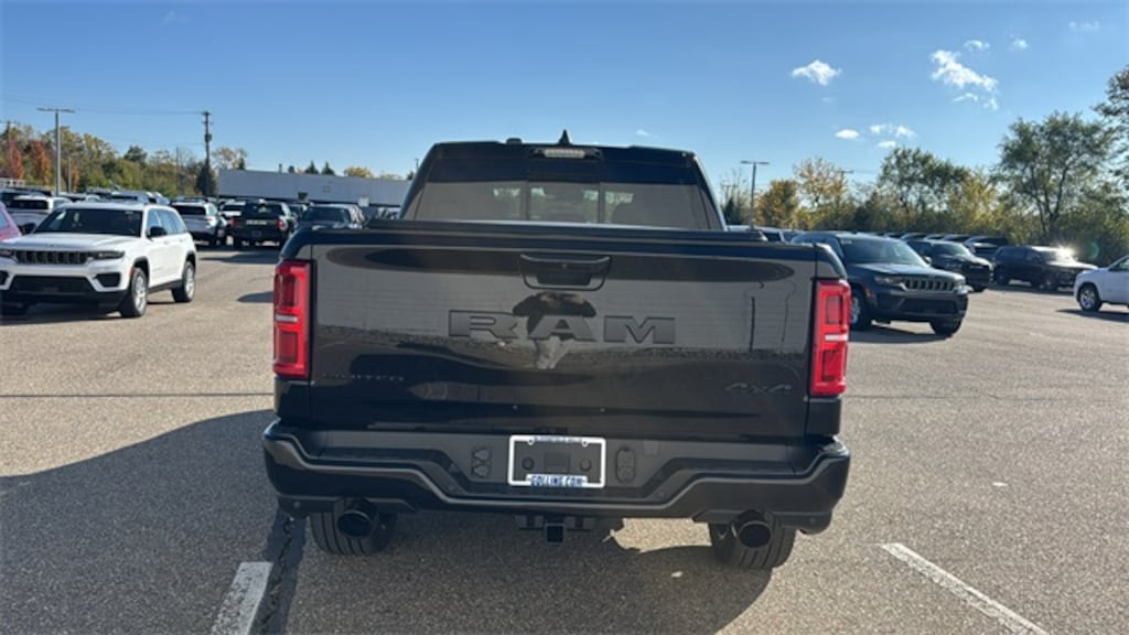 New 2026 Ram 1500 LIMITED CREW CAB 4X4 5'7 BOX Pickup