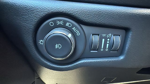 2026 Chrysler Pacifica Select - Photo 12
