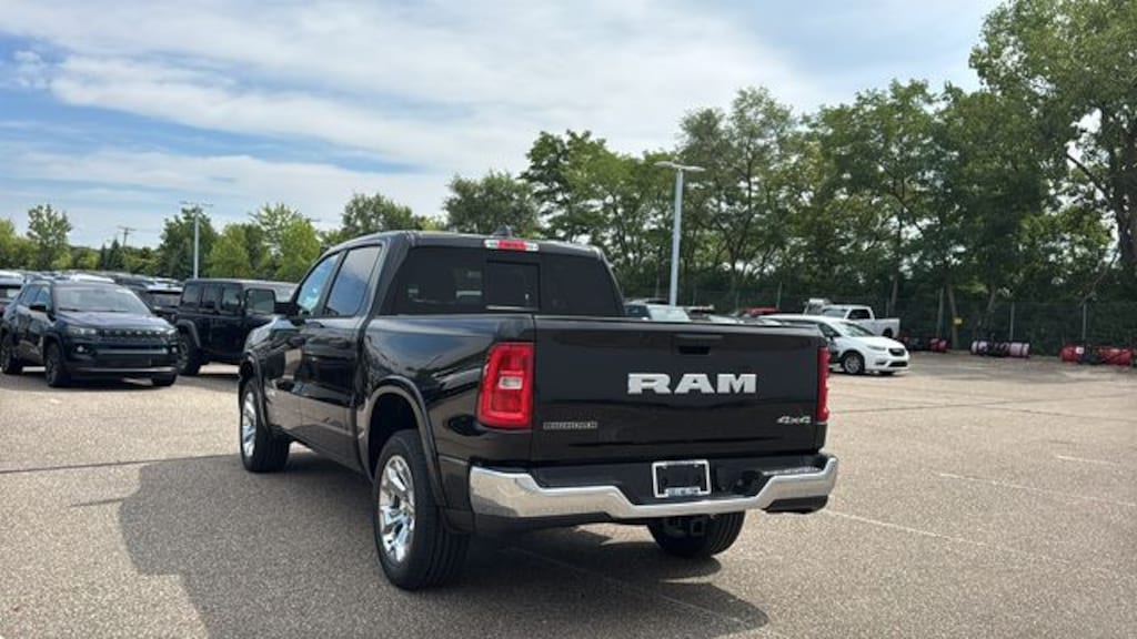 New 2027 Ram 1500 BIG HORN CREW CAB 4X4 5'7 BOX Pickup