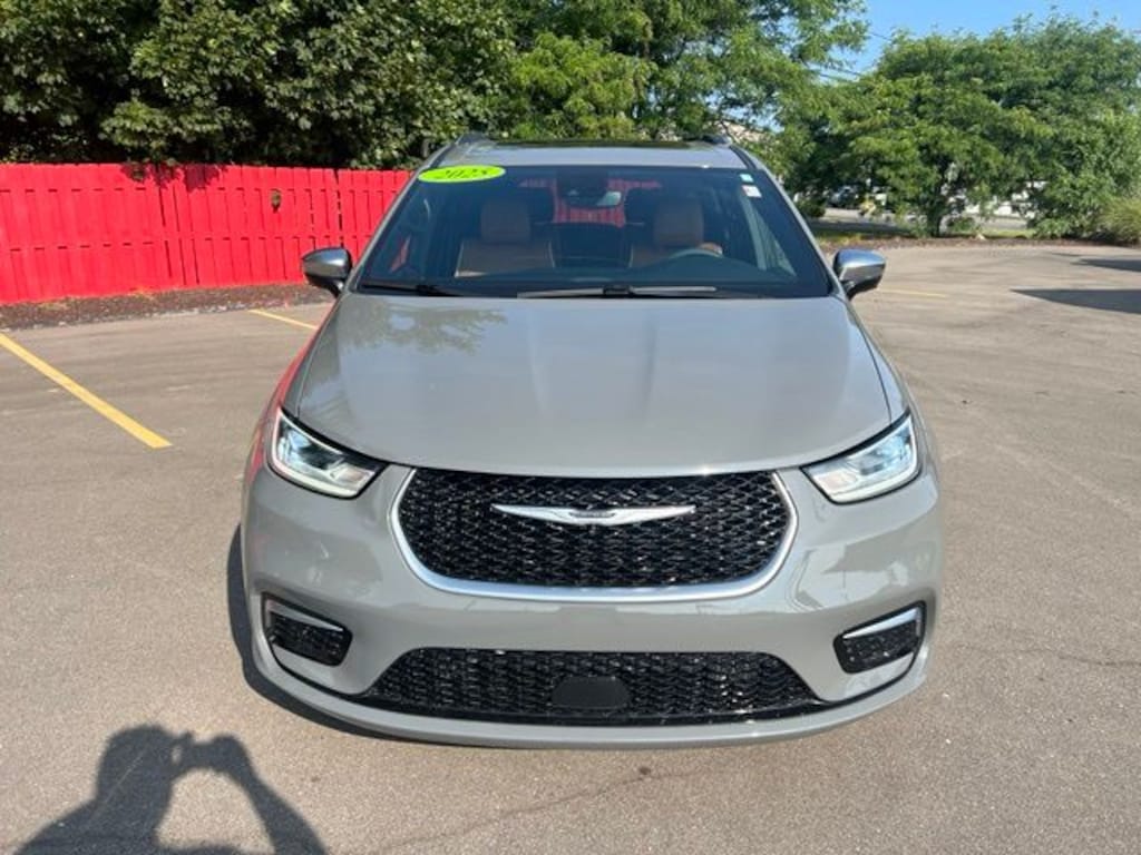 Certified 2025 Chrysler Pacifica Pinnacle Minivan/Van