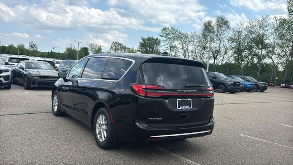 New 2027 Chrysler Pacifica SELECT Passenger Van