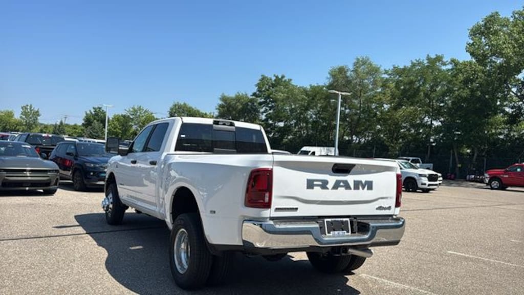 New 2026 Ram 3500 BIG HORN CREW CAB 4X4 8' BOX Pickup