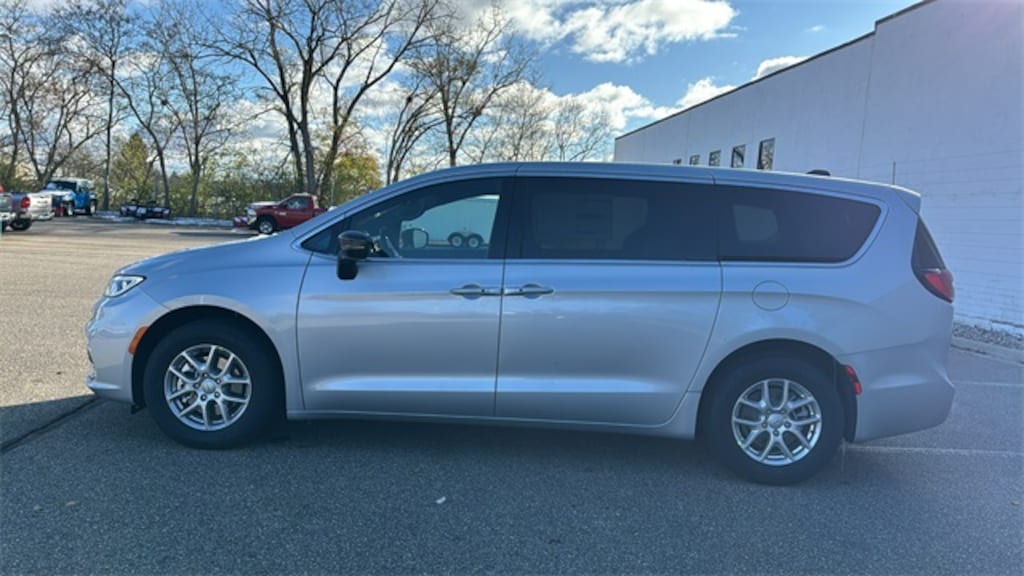 New 2026 Chrysler Pacifica Select Passenger Van