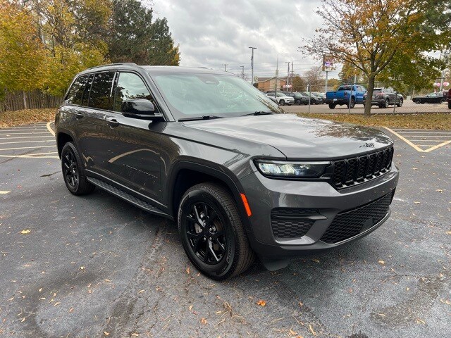 2024 Jeep Grand Cherokee Altitude photo 4