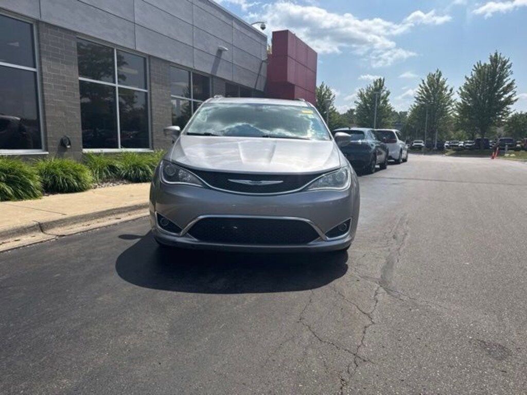 Used 2018 Chrysler Pacifica Touring L Plus Minivan/Van