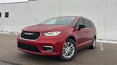 2026 Chrysler Pacifica Select Passenger Van