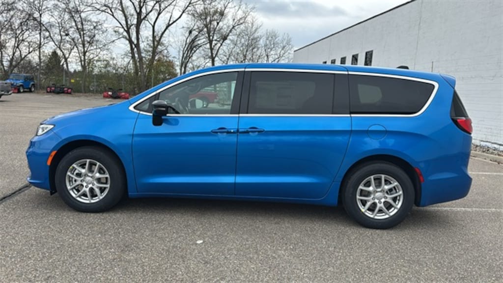 New 2026 Chrysler Pacifica Select Passenger Van