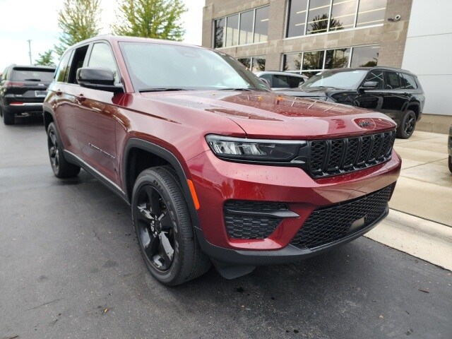 2023 Jeep Grand Cherokee Altitude photo 3