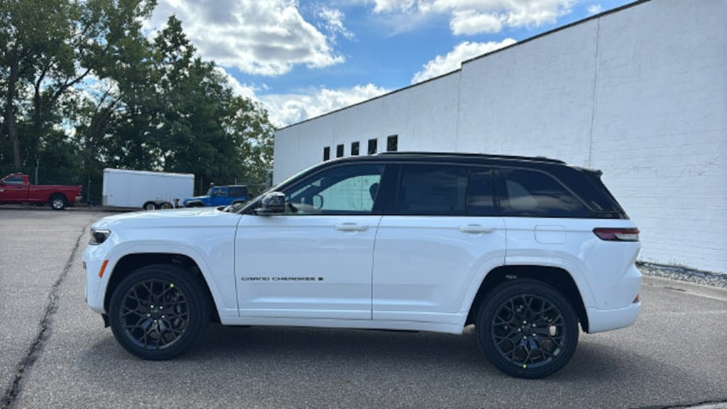 New 2027 Jeep Grand Cherokee 2 Row SUMMIT 4X4 Sport Utility