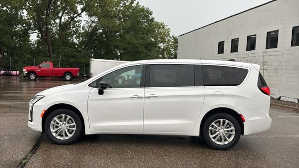 New 2027 Chrysler Pacifica SELECT AWD Passenger Van