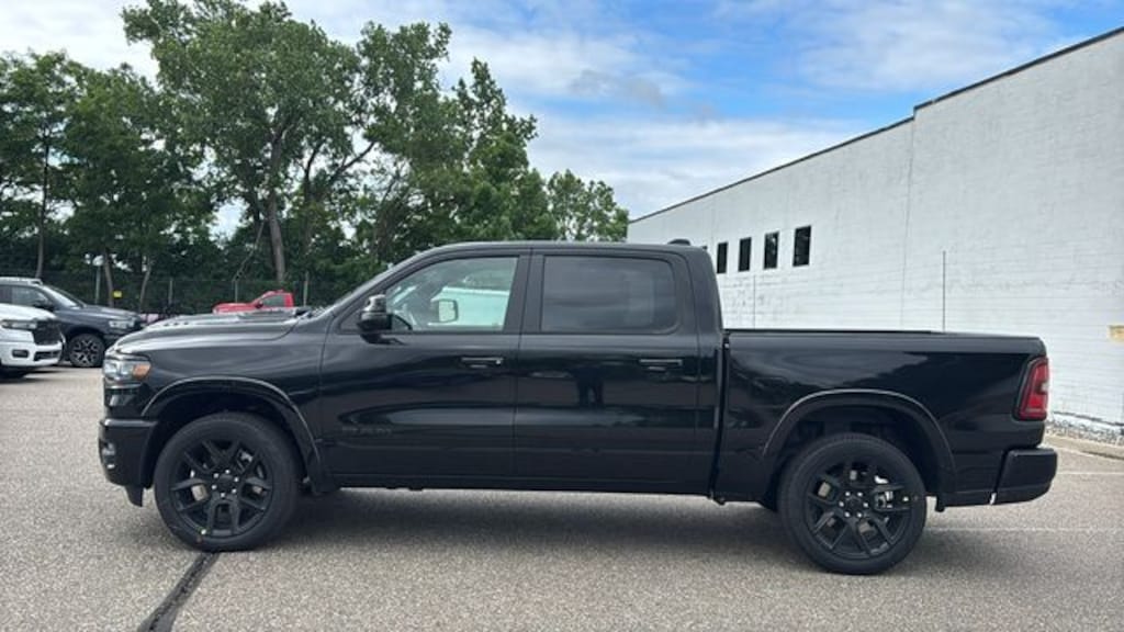 New 2026 Ram 1500 LARAMIE CREW CAB 4X4 5'7 BOX Pickup