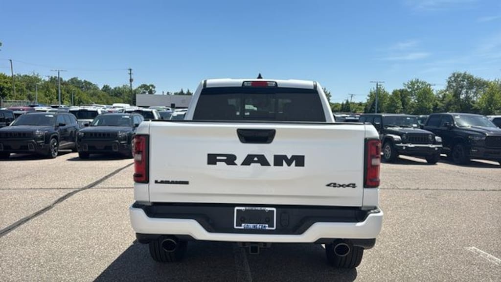 New 2026 Ram 1500 LARAMIE CREW CAB 4X4 5'7 BOX Pickup