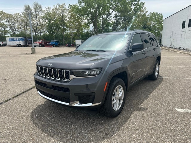 Used 2024 Jeep Grand Cherokee L Laredo with VIN 1C4RJKAG9R8536746 for sale in Bloomfield, MI