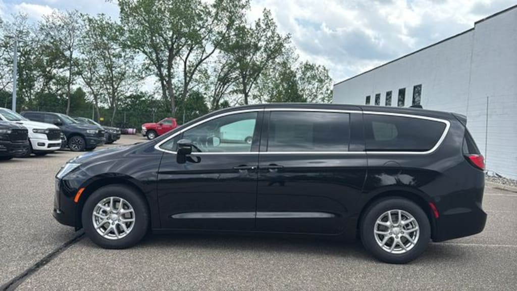 New 2027 Chrysler Pacifica SELECT Passenger Van